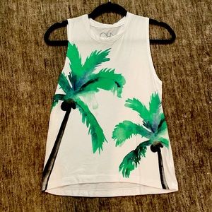 Chaser muscle top with palms!